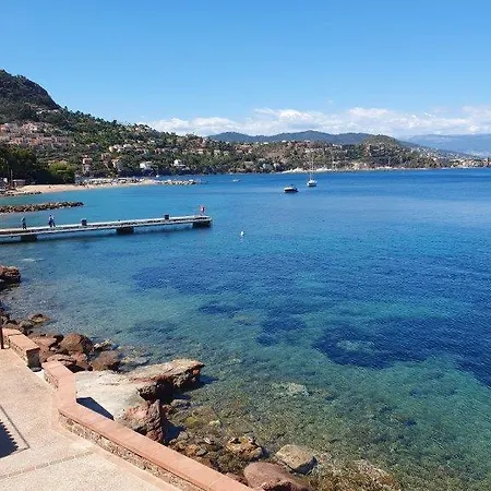 Pied Dans L'eau Villa *